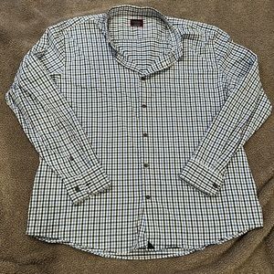 - Untuckit Simmons men’s shirt